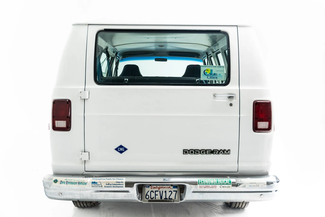 1993 Dodge Ram Van - Image 14 of 31