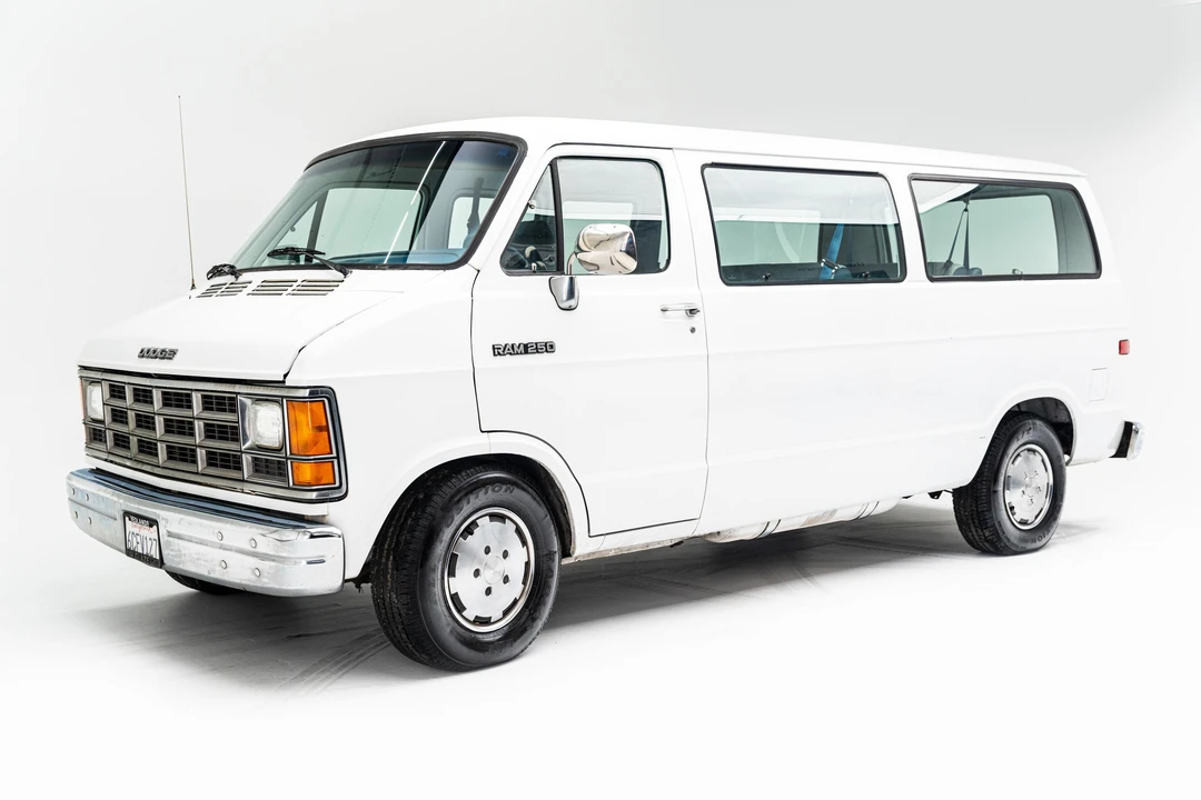 1993 Dodge Ram Van - Image 8 of 31