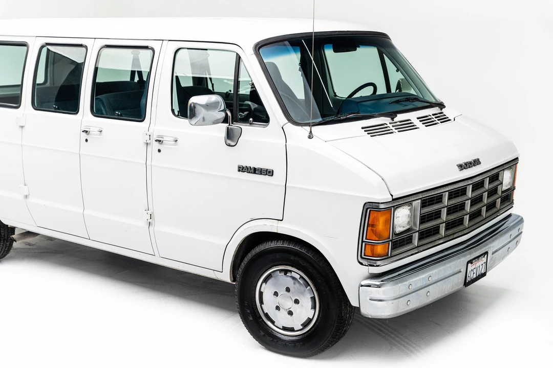 1993 Dodge Ram Van - Image 20 of 31