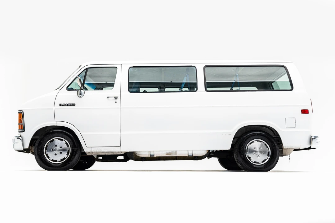 1993 Dodge Ram Van - Image 10 of 31