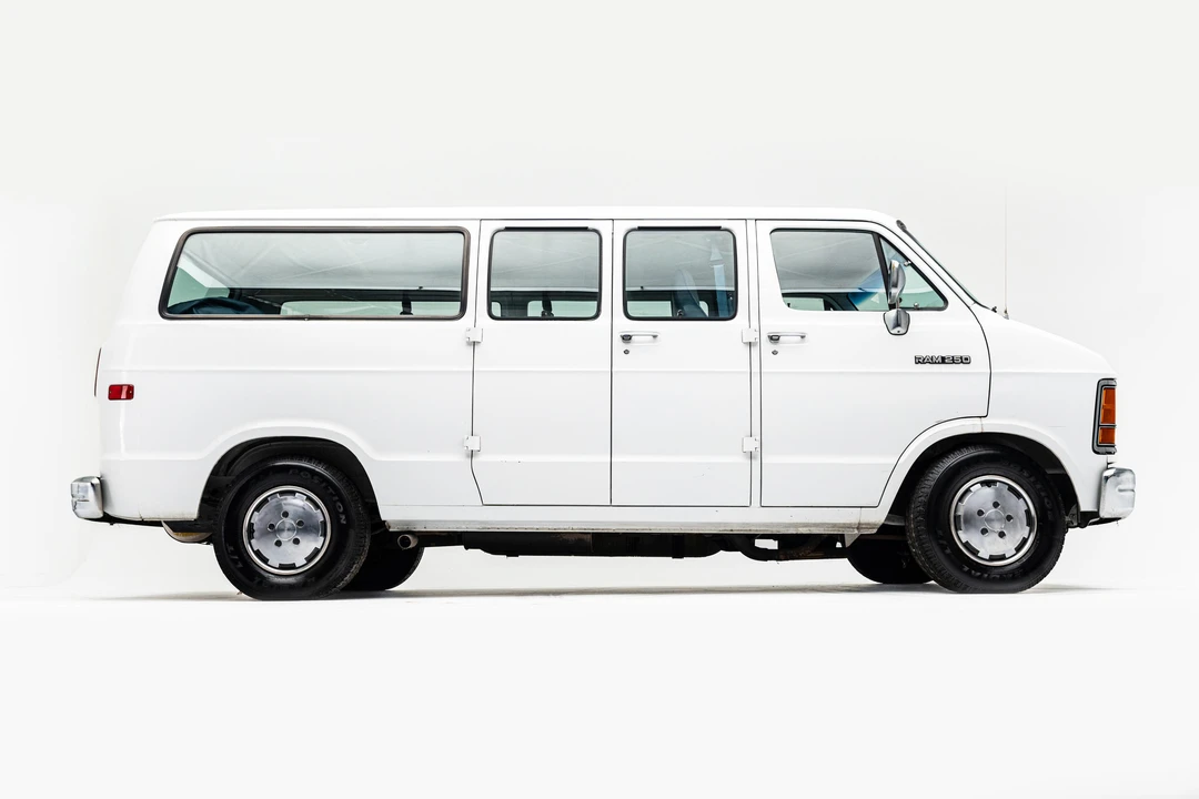 1993 Dodge Ram Van - Image 16 of 31