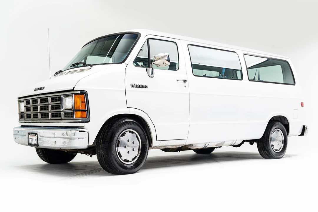 1993 Dodge Ram Van - Image 9 of 31