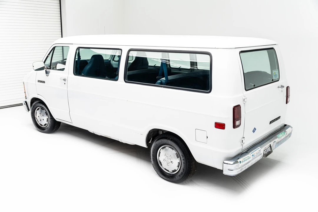1993 Dodge Ram Van - Image 11 of 31