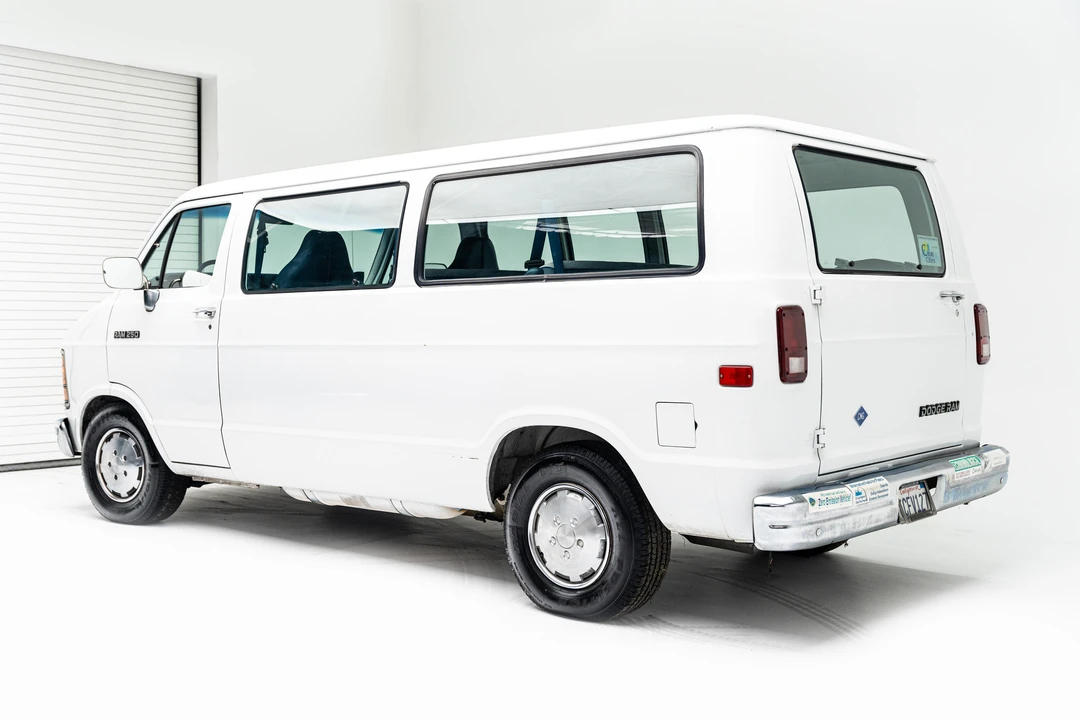 1993 Dodge Ram Van - Image 12 of 31