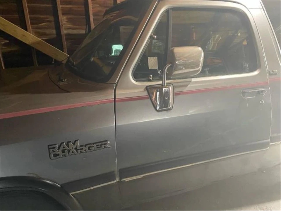 1993 Dodge Ramcharger - Image 5 of 11