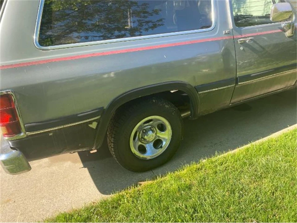 1993 Dodge Ramcharger - Image 2 of 11