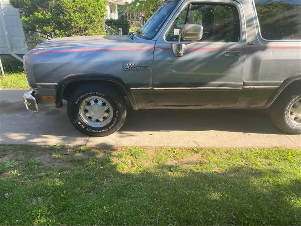 1993 Dodge Ramcharger - Image 9 of 11