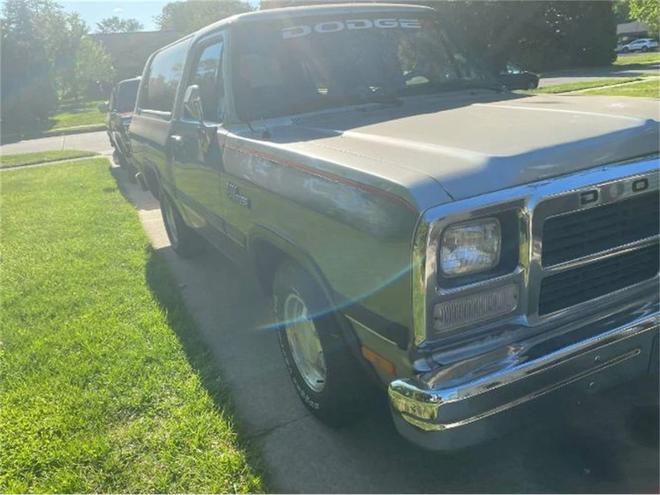 1993 Dodge Ramcharger - Image 8 of 11