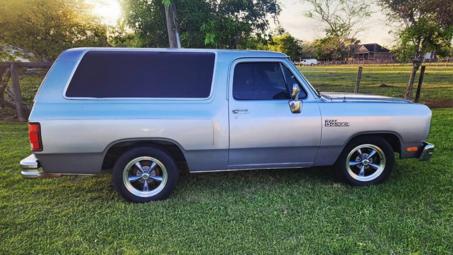 1993 Dodge Ramcharger - Image 2 of 17