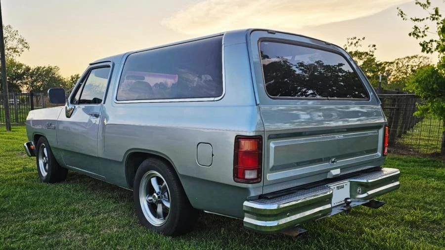 1993 Dodge Ramcharger - Image 6 of 17