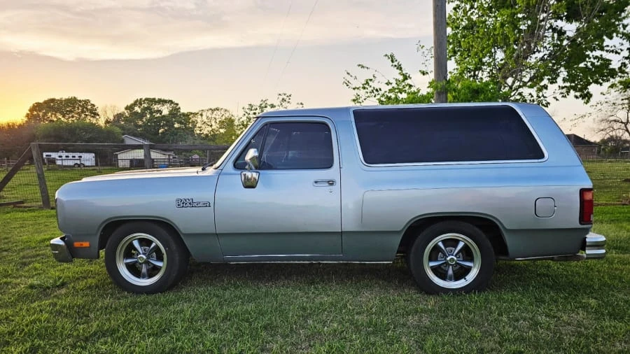 1993 Dodge Ramcharger - Image 5 of 17