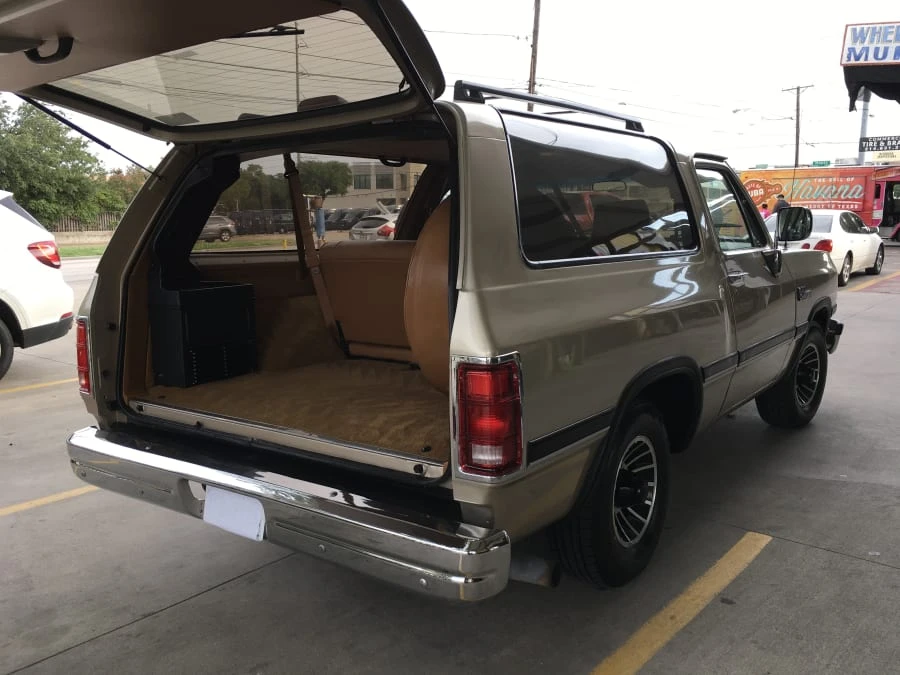 1993 Dodge Ramcharger - Image 9 of 20