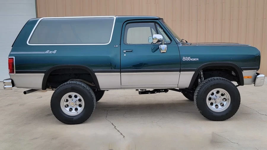 1993 Dodge Ramcharger - Image 5 of 31