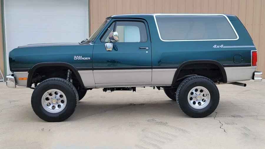 1993 Dodge Ramcharger - Image 2 of 31