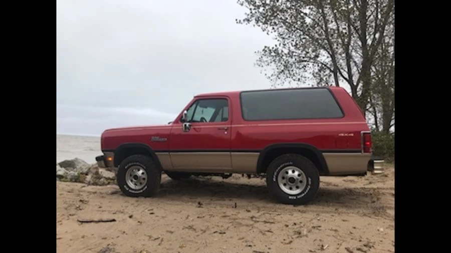 1993 Dodge Ramcharger - Image 2 of 10