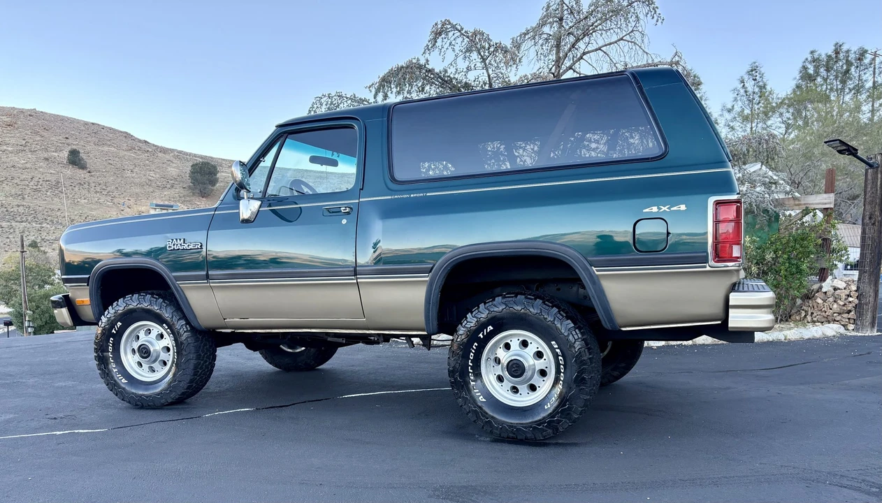 1993 Dodge Ramcharger - Image 9 of 31