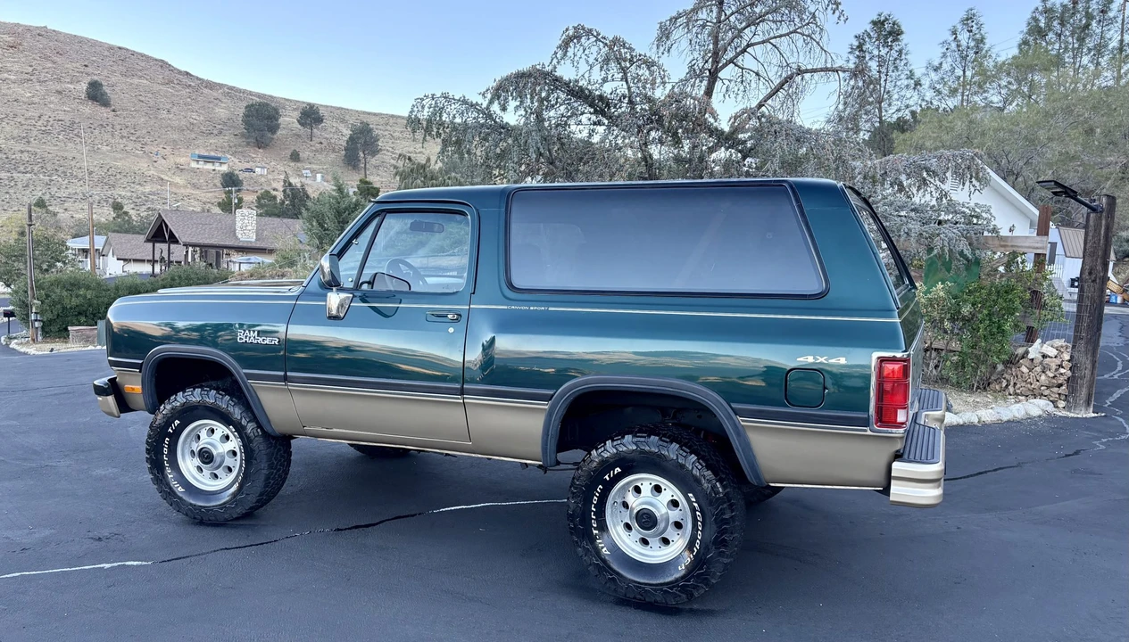 1993 Dodge Ramcharger - Image 8 of 31