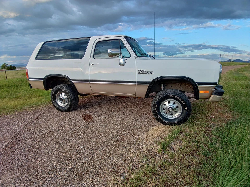 1993 Dodge Ramcharger - Image 9 of 31