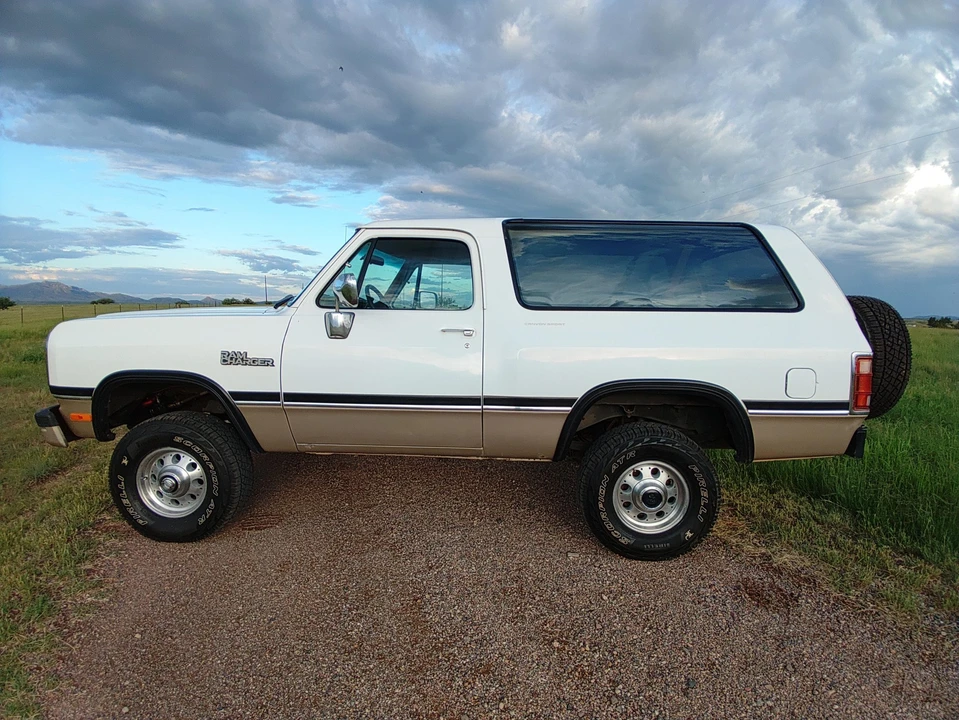 1993 Dodge Ramcharger - Image 26 of 31