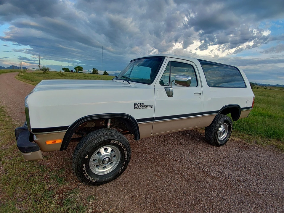 1993 Dodge Ramcharger - Image 2 of 31