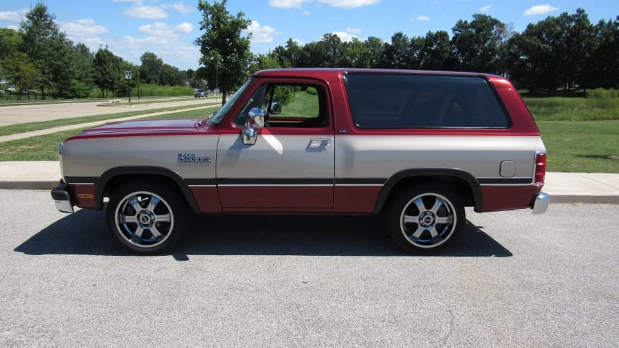 1993 Dodge Ramcharger - Image 2 of 9
