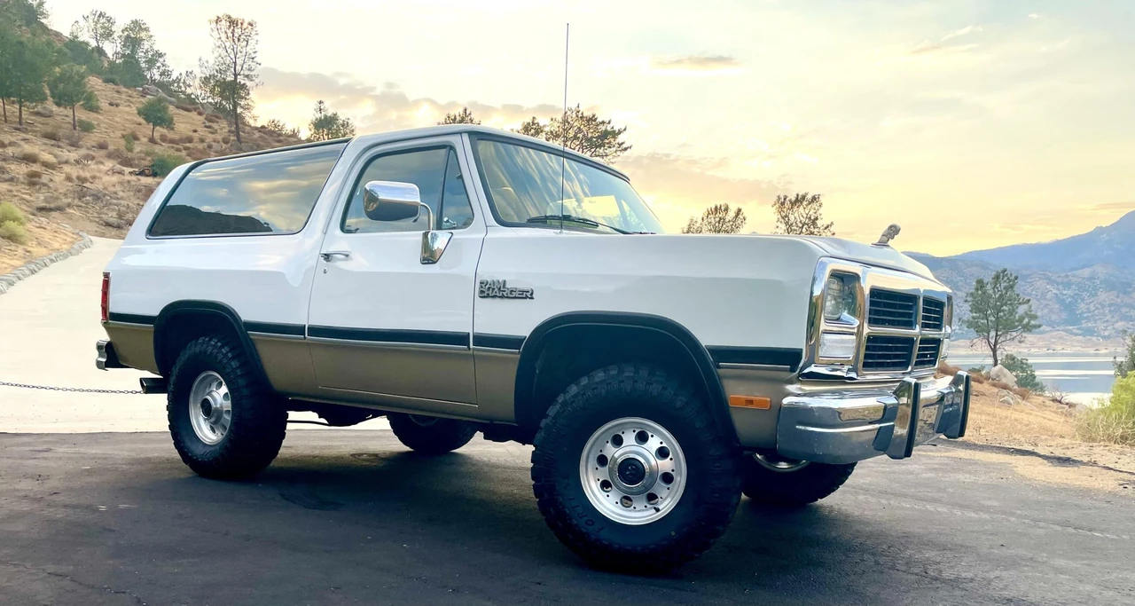 1993 Dodge Ramcharger - Image 12 of 31
