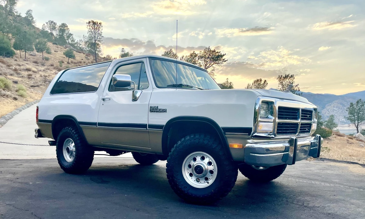 1993 Dodge Ramcharger - Image 7 of 31