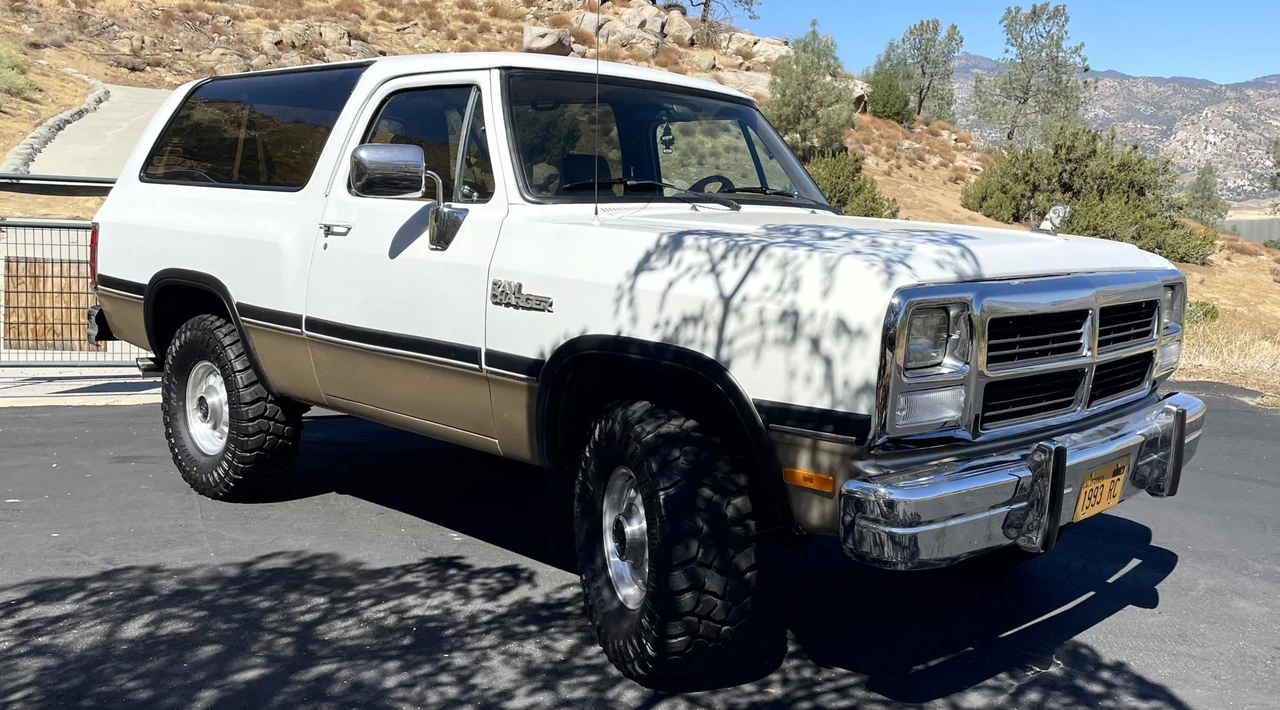 1993 Dodge Ramcharger - Image 6 of 31