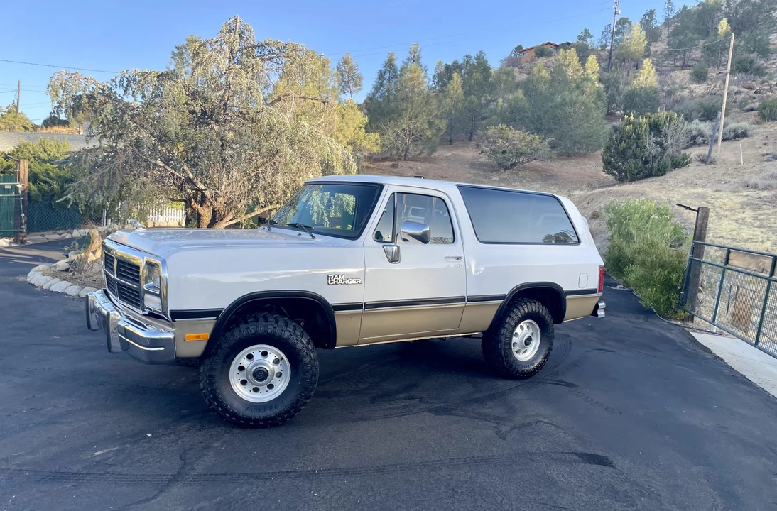 1993 Dodge Ramcharger - Image 2 of 31