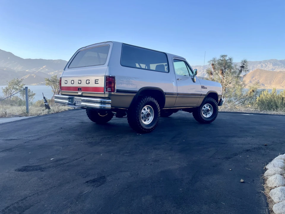 1993 Dodge Ramcharger - Image 24 of 31
