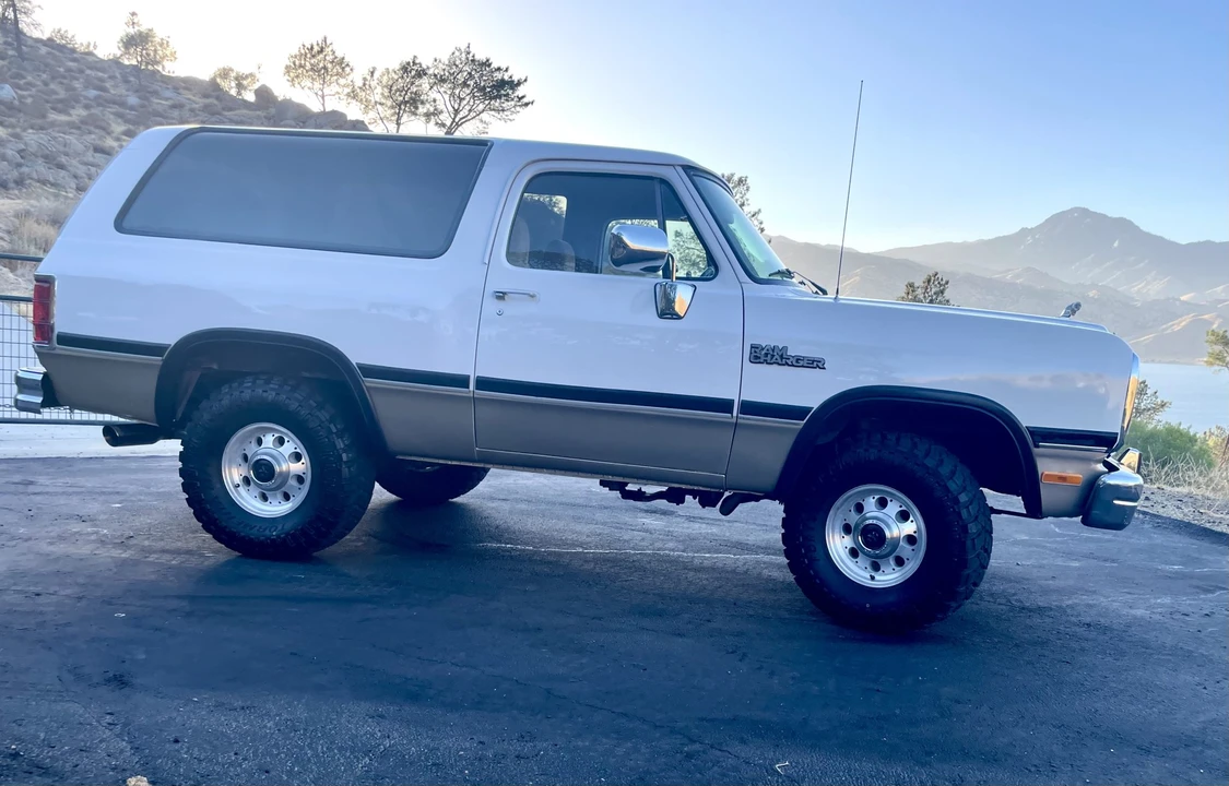 1993 Dodge Ramcharger - Image 28 of 31