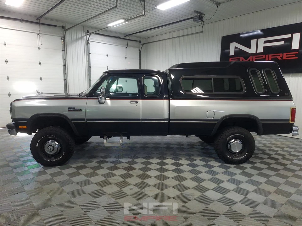 1993 Dodge Power Wagon - Image 2 of 31