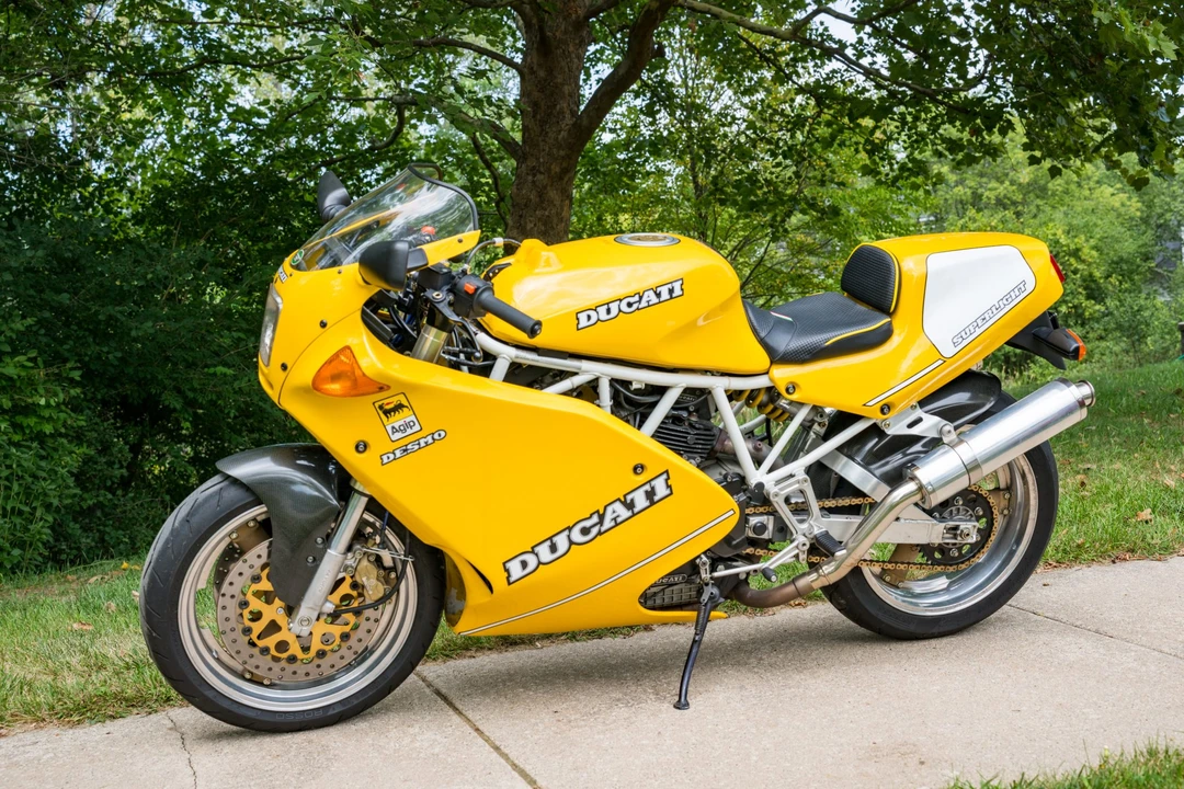 1993 Ducati 750 & 800 & 900 & 1000 - Image 2 of 31