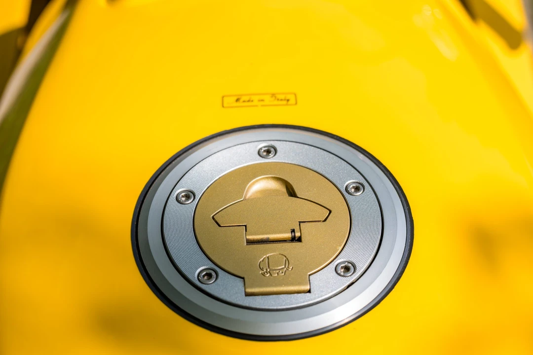 1993 Ducati 750 & 800 & 900 & 1000 - Image 21 of 31