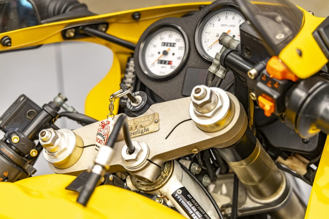 1993 Ducati 750 & 800 & 900 & 1000 - Image 4 of 7