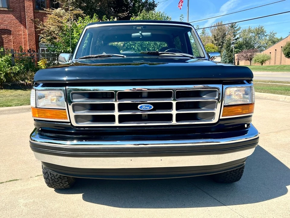 1993 Ford Bronco 5th Gen - Image 2 of 12