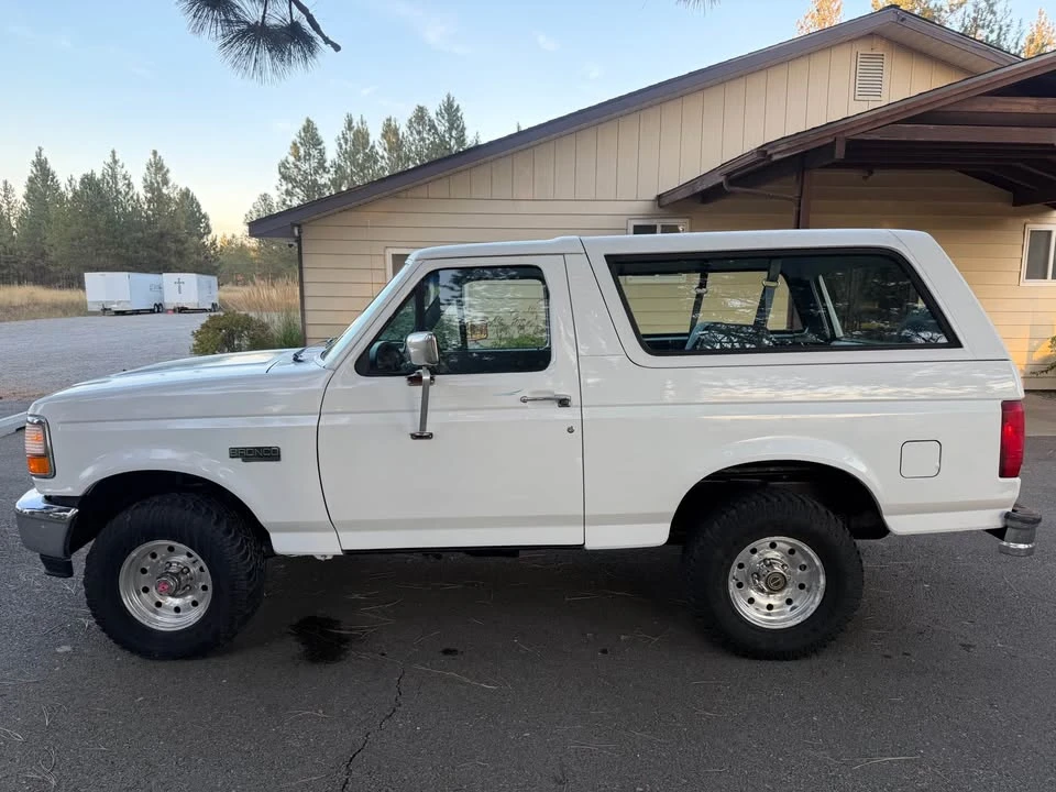 1993 Ford Bronco 5th Gen - Image 2 of 19