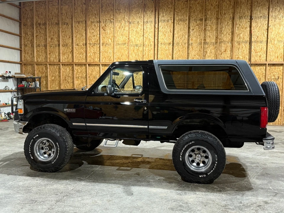 1993 Ford Bronco 4th Gen - Image 2 of 21