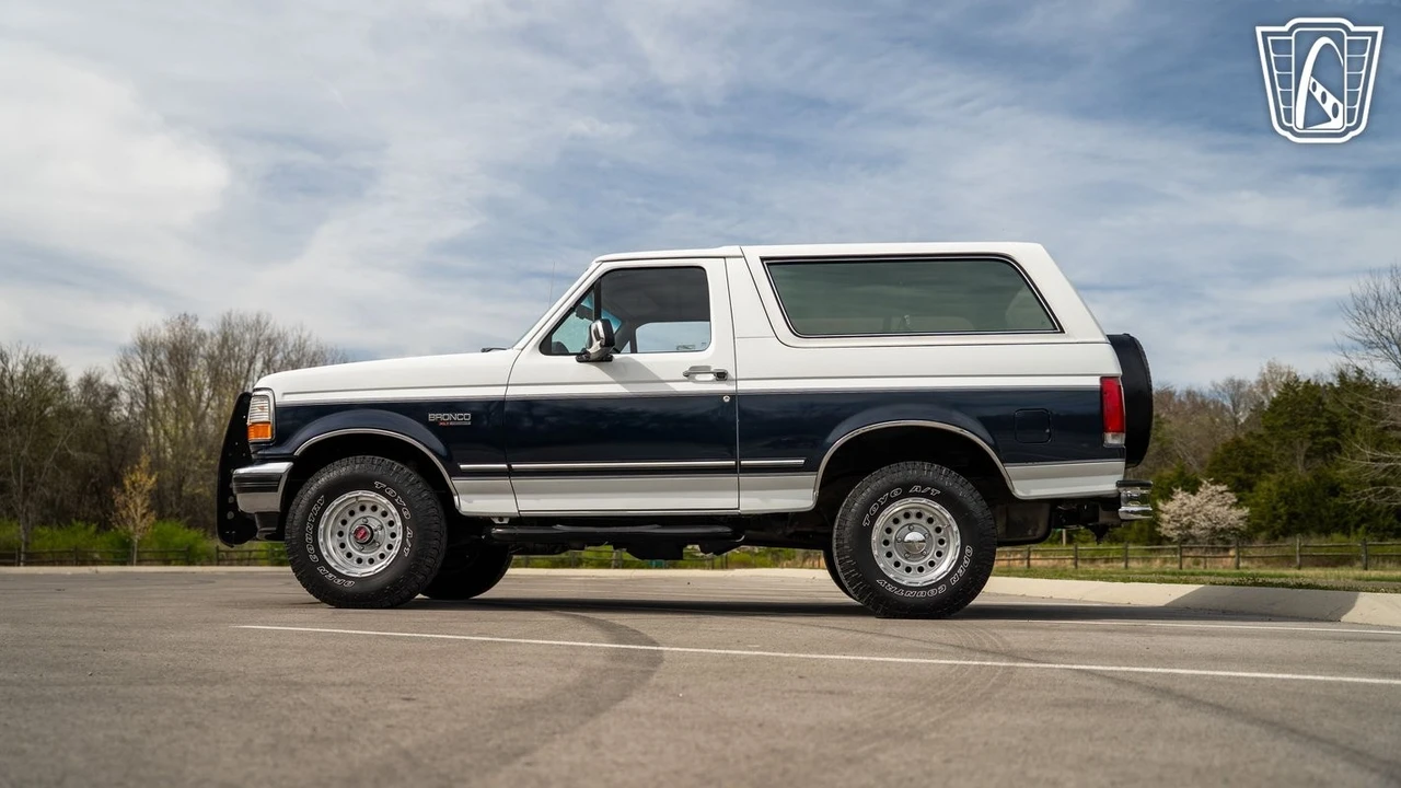 1993 Ford Bronco 5th Gen - Image 11 of 12