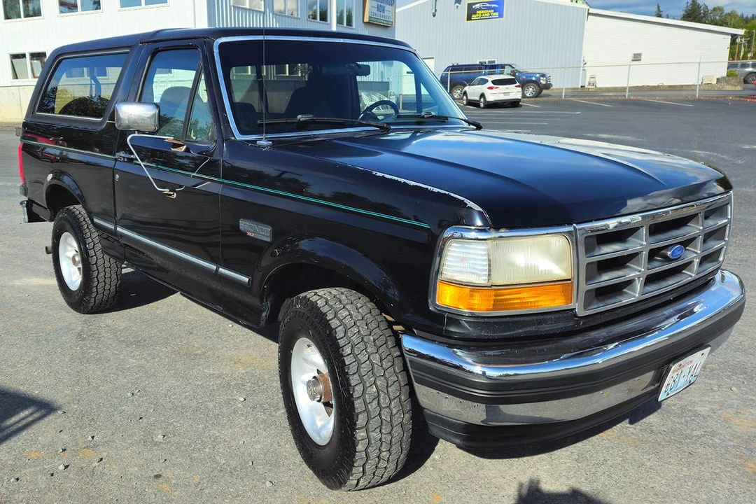 1993 Ford Bronco 5th Gen - Image 2 of 11