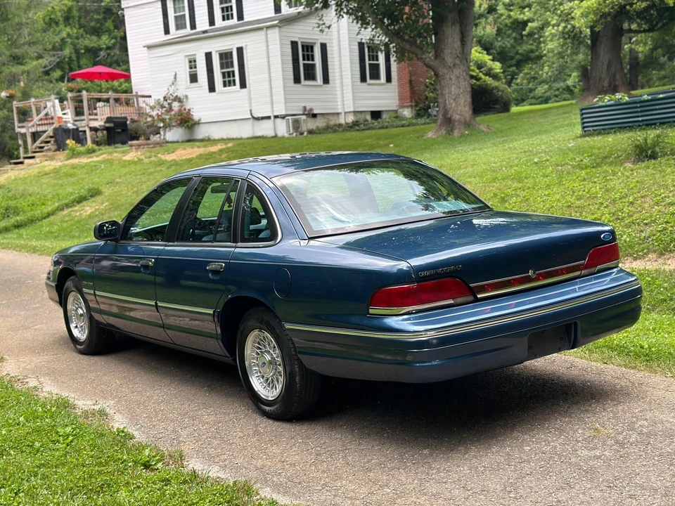 1993 Ford Crown Victoria - Image 10 of 31