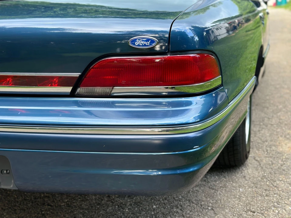 1993 Ford Crown Victoria - Image 27 of 31