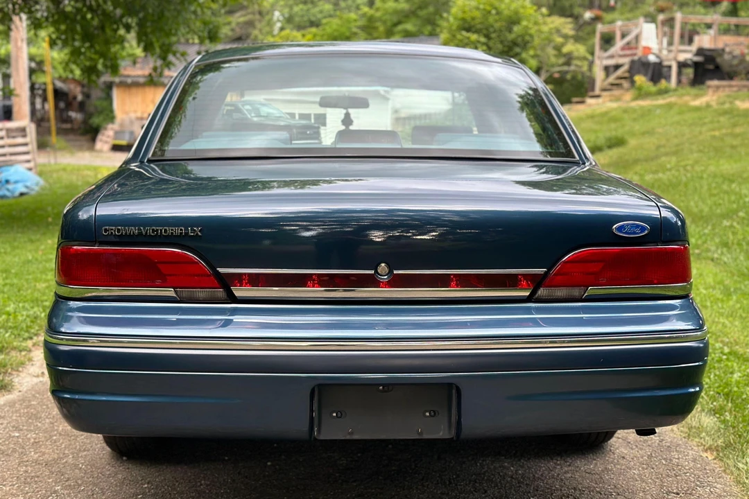 1993 Ford Crown Victoria - Image 5 of 31