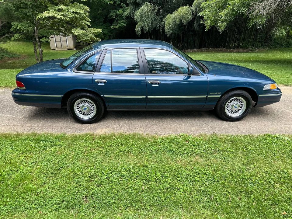 1993 Ford Crown Victoria - Image 14 of 31