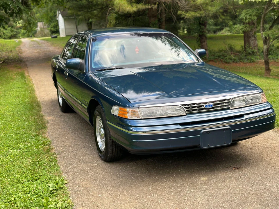 1993 Ford Crown Victoria - Image 16 of 31