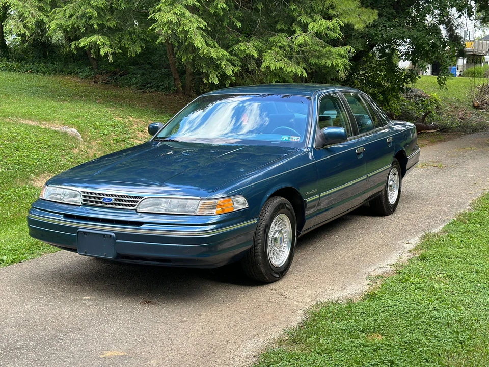 1993 Ford Crown Victoria - Image 7 of 31
