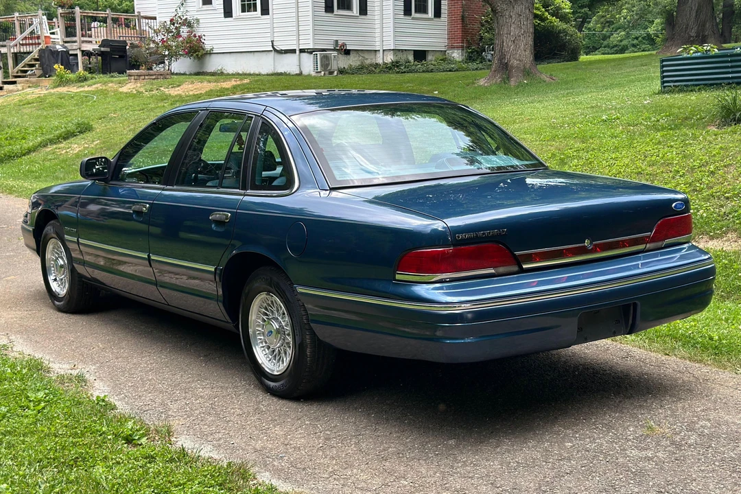1993 Ford Crown Victoria - Image 4 of 31
