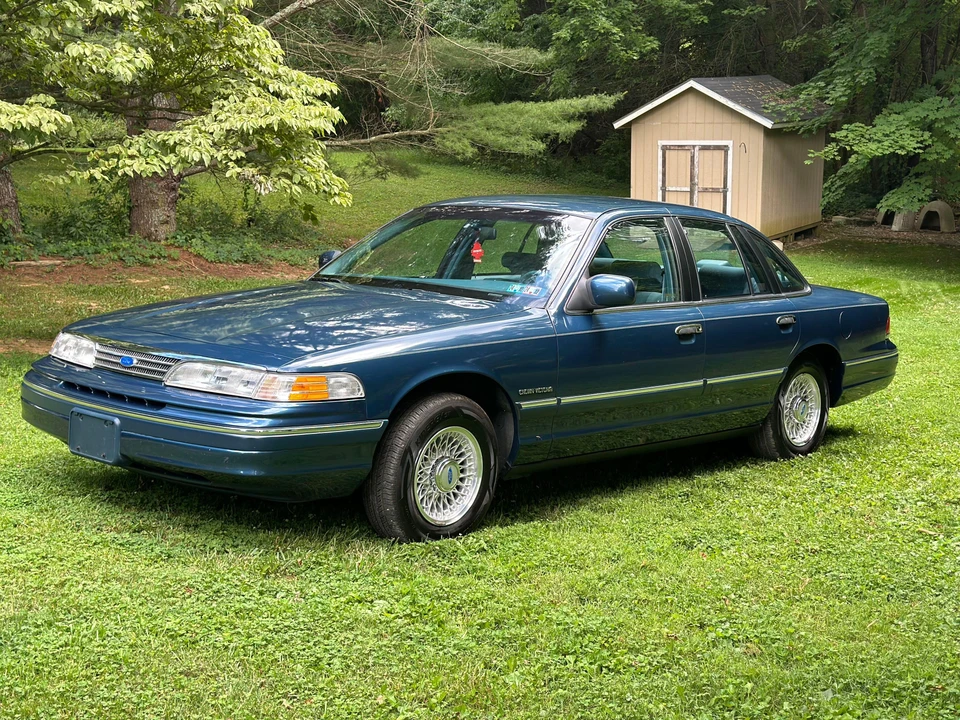1993 Ford Crown Victoria - Image 8 of 31