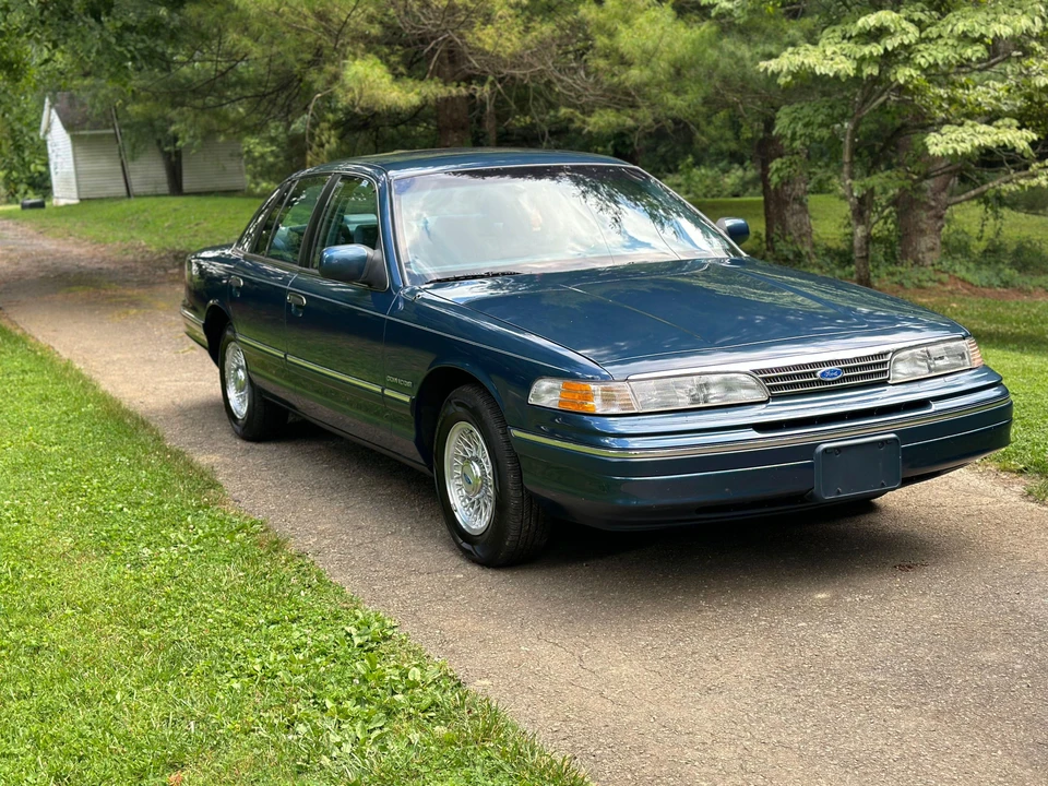 1993 Ford Crown Victoria - Image 15 of 31