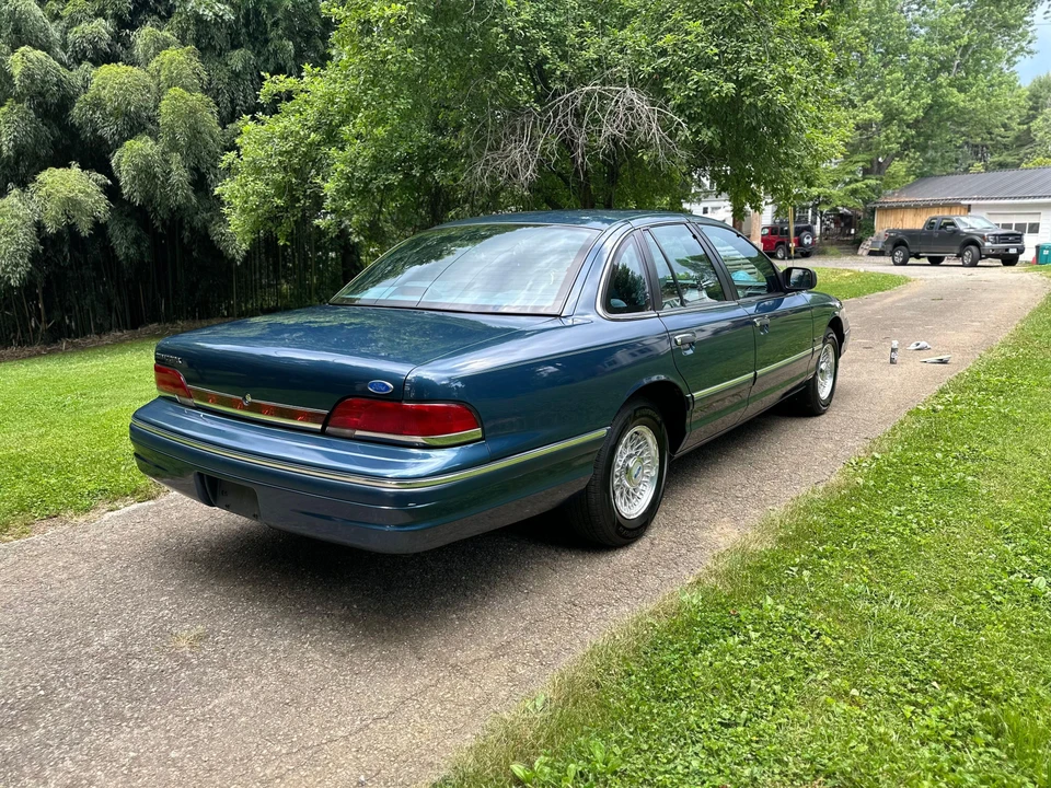 1993 Ford Crown Victoria - Image 12 of 31